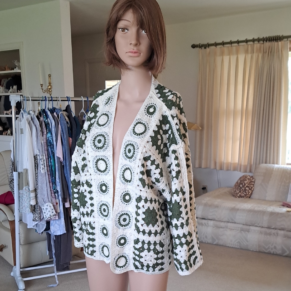 AZ Crochet Open-Front Jacket in Green and White, Ptp 34"